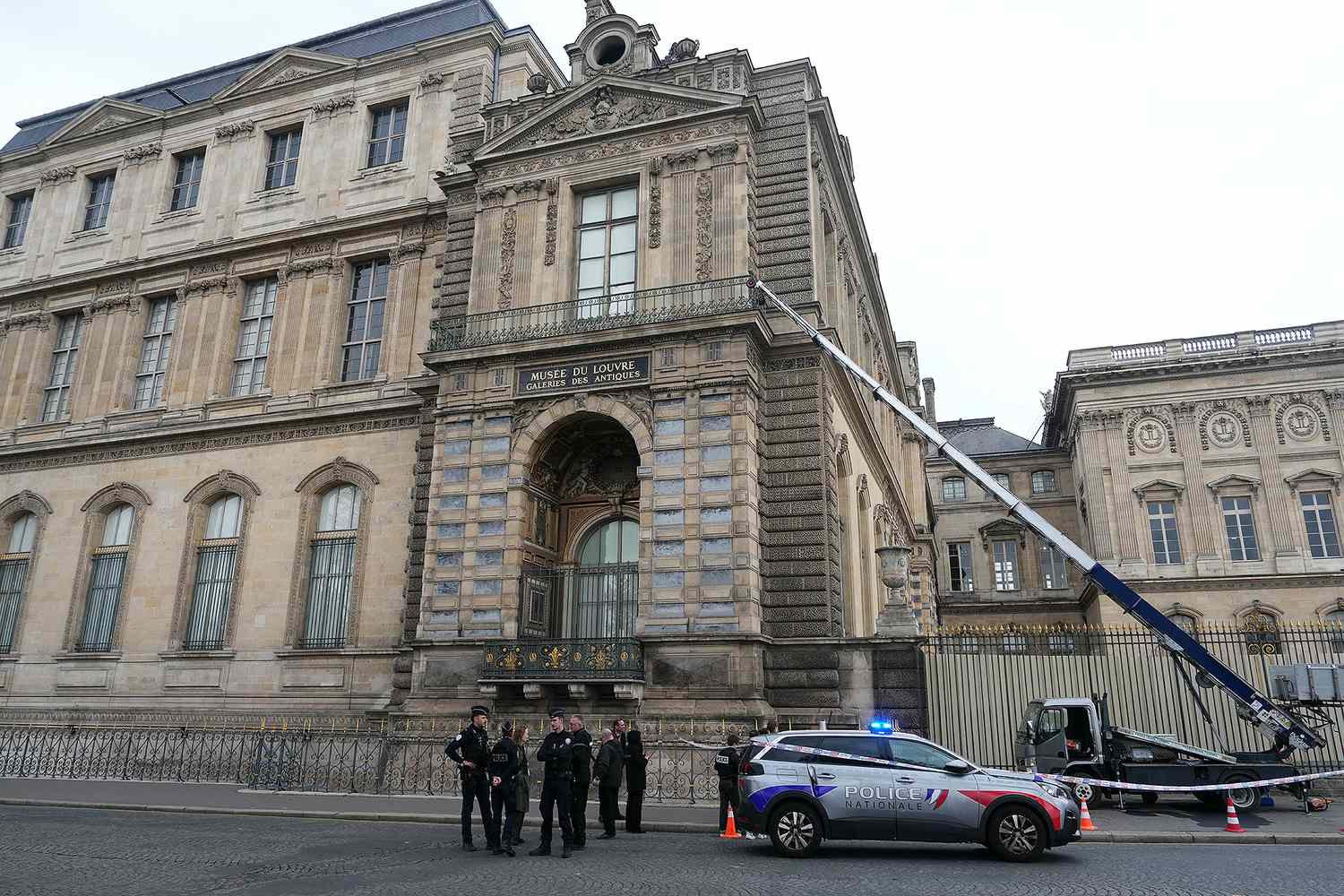 Ep 1688 The Louvre daytime heist that shocked the world Published | The Global Story
